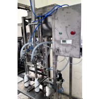 Полуавтоматическая линия розлива молока в ПЭТ бутылку, 800 бут/ч. ЛД-4СОЗ-1Л с этикетировщиком, обкаточным конвейером, маркиратором, накопительным столом, укупорщиком и транспортером