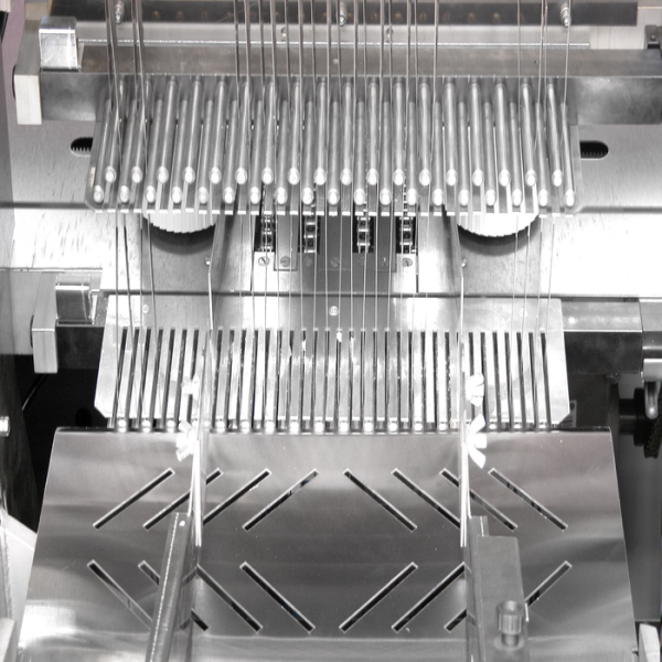 Хлеборезка (хлеборезательная машина) «Кайман» 2М